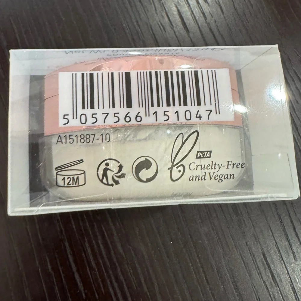 Bundle of 2 – Revolution Conceal & Fix Loose Setting Powder – Light Yellow – NEW